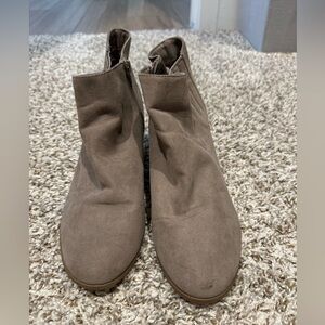 Carlos by Carlos Santana - faux suede light brown ankle booties - women size 8